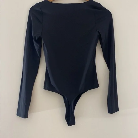 House of Harlow Black Long Sleeve V- Neck Thong Bodysuit w/ Snap Crotch - Picture 5 of 9